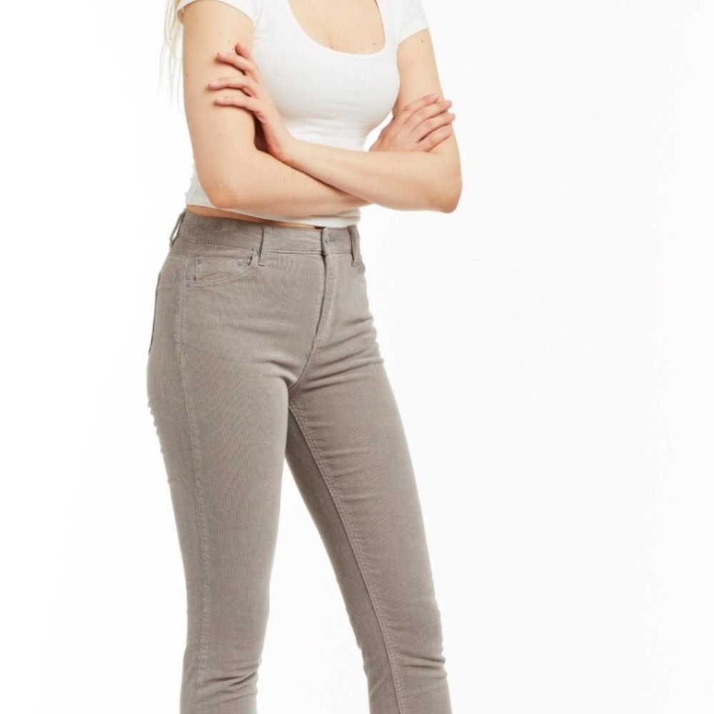 NWT Tractr High Rise Crop “Mona” Women’s pants